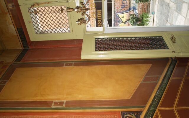 Acropolis House