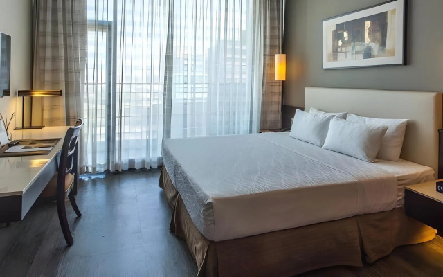 The B Hotel