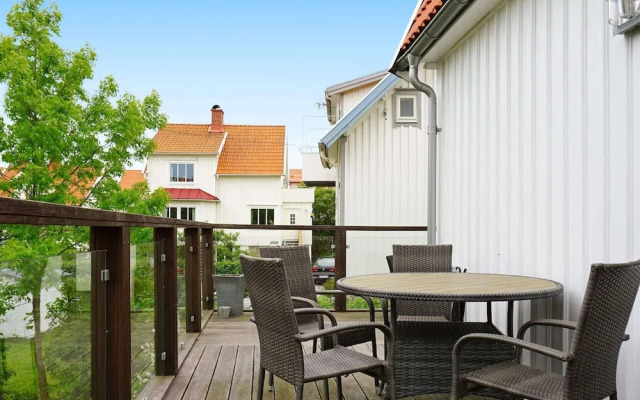 8 Person Holiday Home in Kungshamn