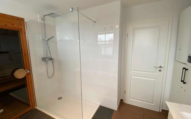 Reetdachhaus Eibe 2, Kaminofen, Sauna, 8 Personen, W-Lan