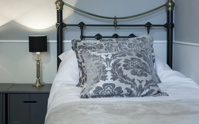Oaklands Guest House