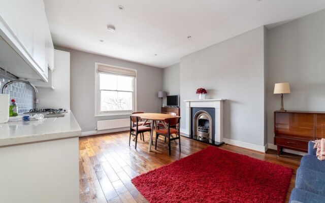 Modern 2-bed Flat in Shepherds Bush - Comfort & Style!