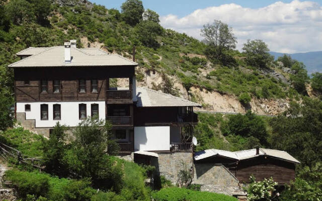 zlatinovi Houses