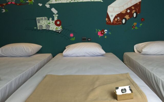 The neighbor hoot hostel & cafe