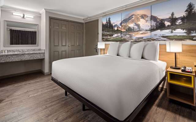 Days Inn by Wyndham Lakewood South Tacoma