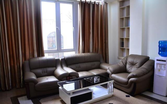 Tan Long Lach Tray Apartment