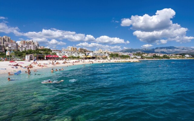 Awesome apartment in Split with WiFi and 2 Bedrooms