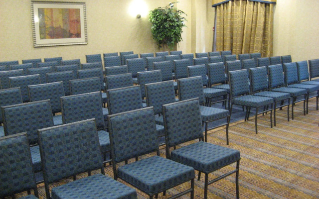 Holiday Inn Express Hotel & Suites Riverport Richmond by IHG