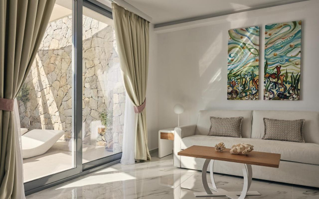 ΑRCS Suites & Residences