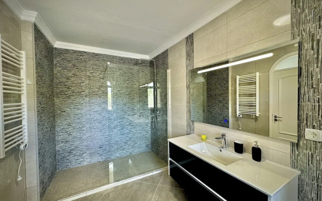 Quarteira Premium Villa by Homing