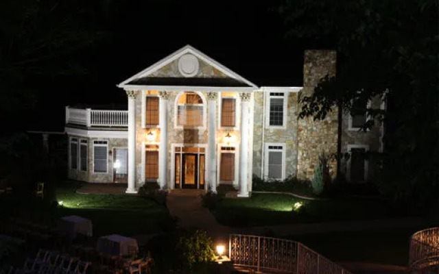 Villa On The River Inn