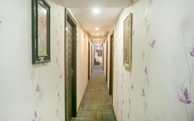 OYO 76149 Hotel Grand Inn
