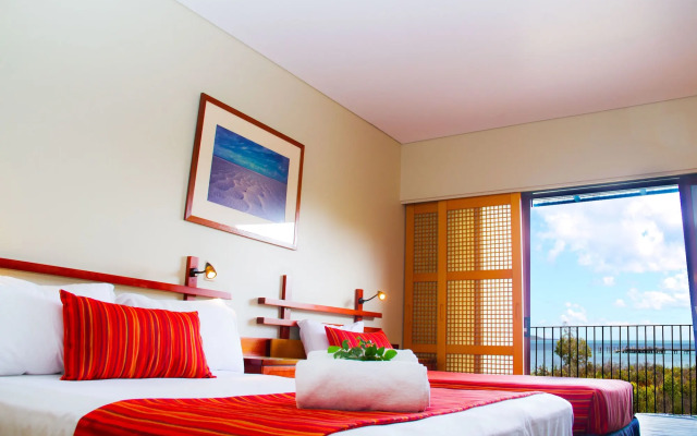 Kingfisher Bay Resort