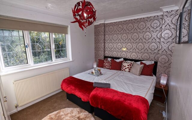 25 Mins to CL! London Amazing 2bedhome Sleeps 1-5