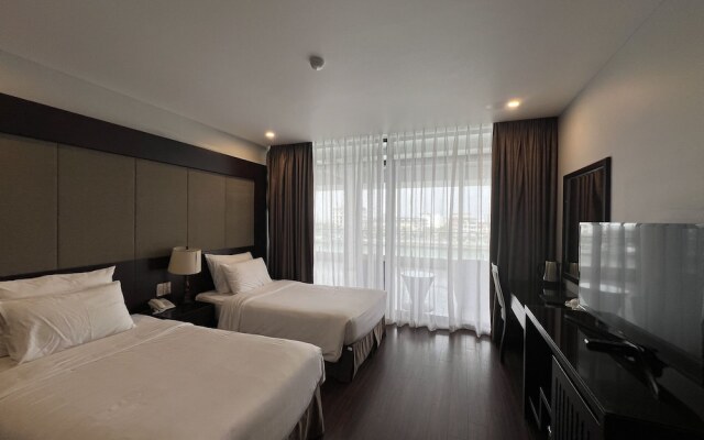 Moon Halo Hotel