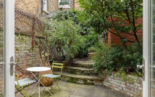 A Grand Four Bedroom Townhouse at Knightsbridge