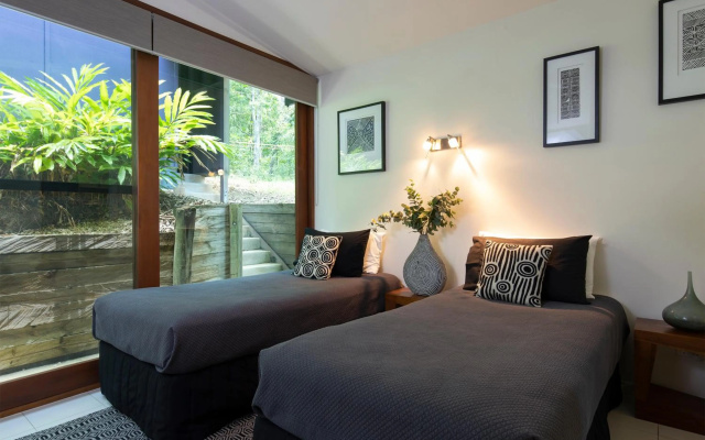 Eumarella Shores Noosa Lake Retreat – Guest Rooms – Diddillibah