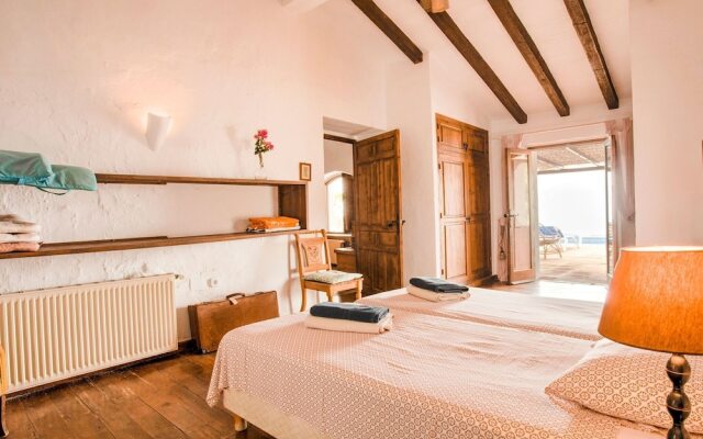 Completely Restored Beautiful 250-year-old Authentic Farm