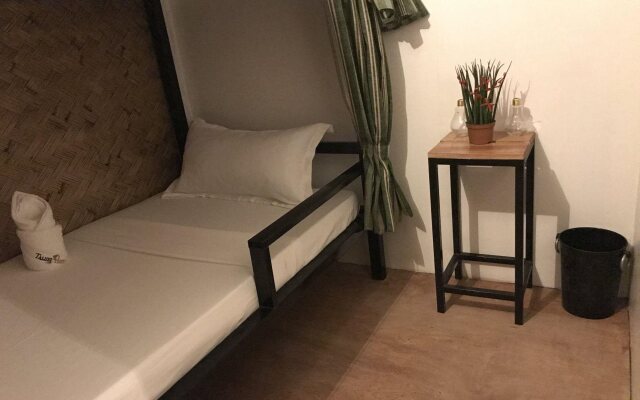 Island Hostel and Tours Coron