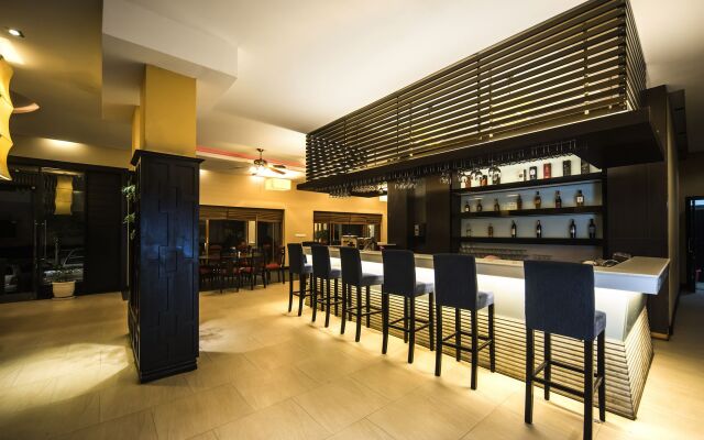Rock Royal Hotel & Resort