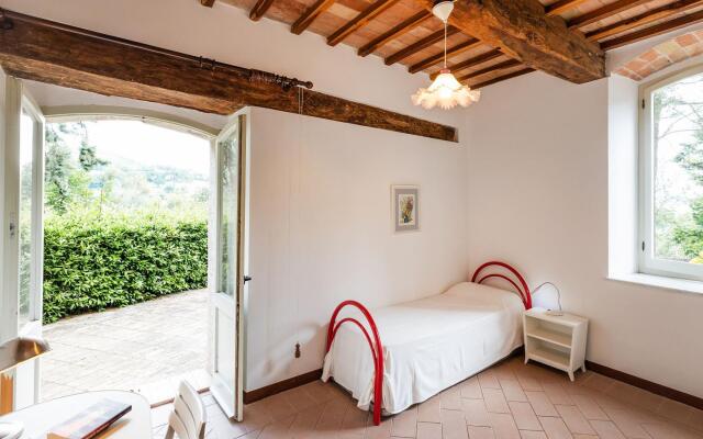 A total immersion in greenery and tranquillity.-Casale LUISA