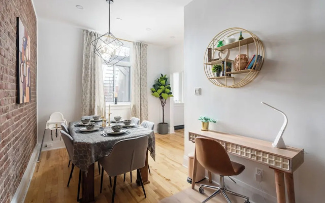 Downtown Luxe - Parking, Metro, King Bed, Sleeps 6