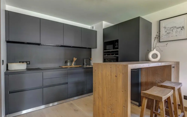 Ideal 3 Bedroom Apartment With 200m2 Garden