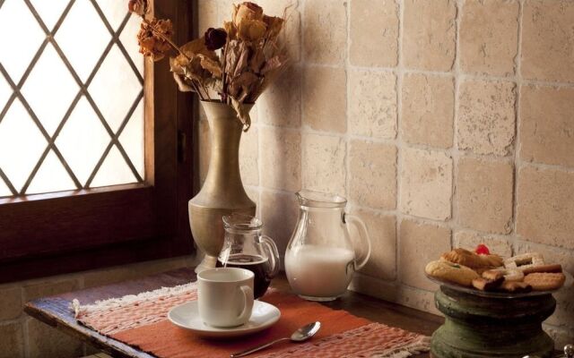 Loggia dei Maestri Comacini