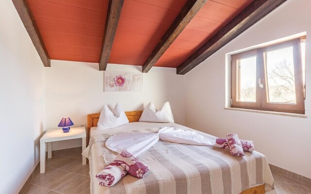 Nice Home in Medulin With Wifi and 2 Bedrooms
