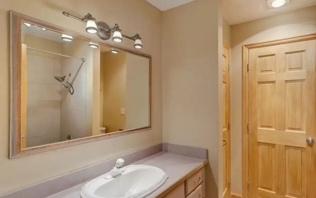 Longbranch 201 Condo with Pool & Hot Tub