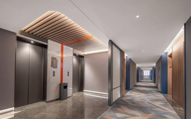 Holiday Inn Express Qingdao City Balcony by IHG