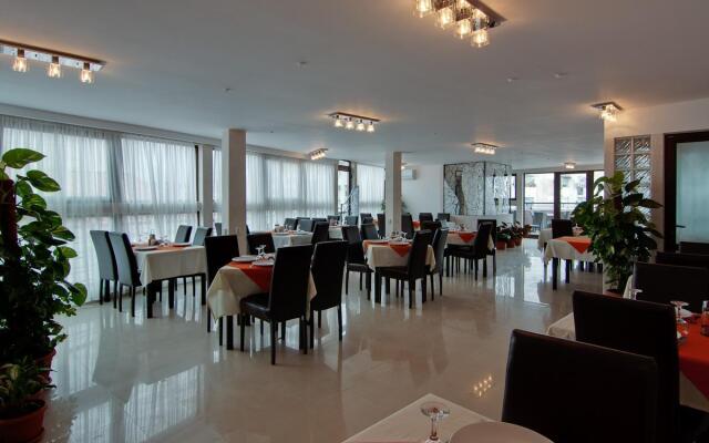 Hotel Razvan