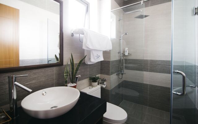 Royal Lion Hotel and Apartment