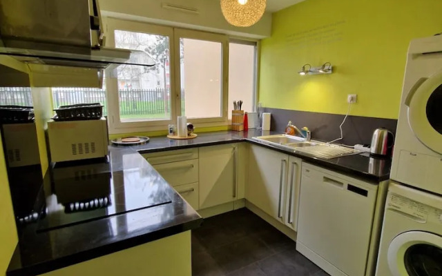 Cozy City Retreat With Balcony, Le Mans