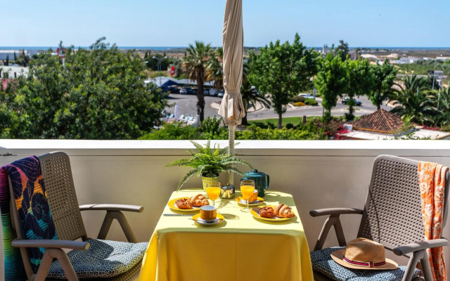 sunny apartment with sea view