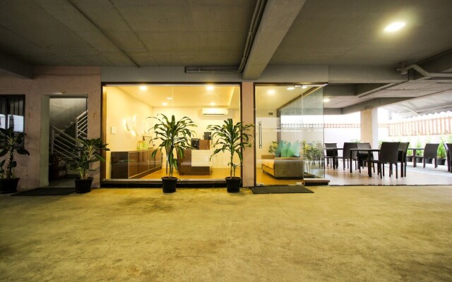 OYO 8045 Crest Hotel