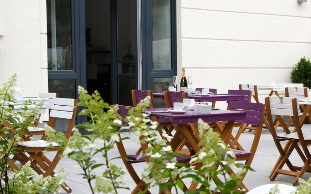 Augusten Hotel