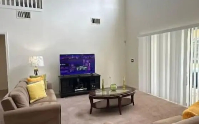 South Facing W/ Private Pool & Spa