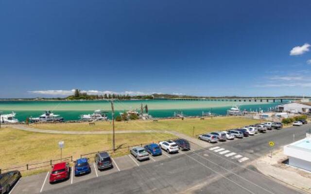 Shoreline 7 With 180 Degree Water Views