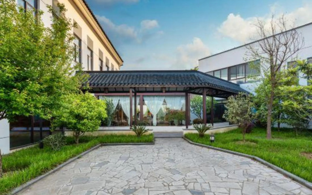 Suzhou Seclusive Tianpingshan Cultural Resort Hotel