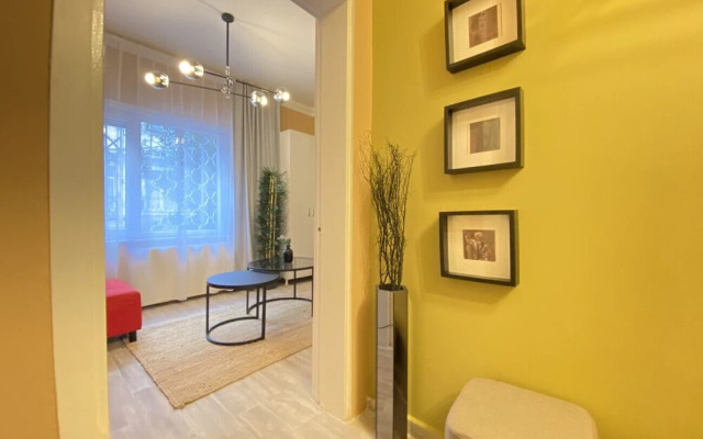 Lovely Home With Backyard in Cihangir