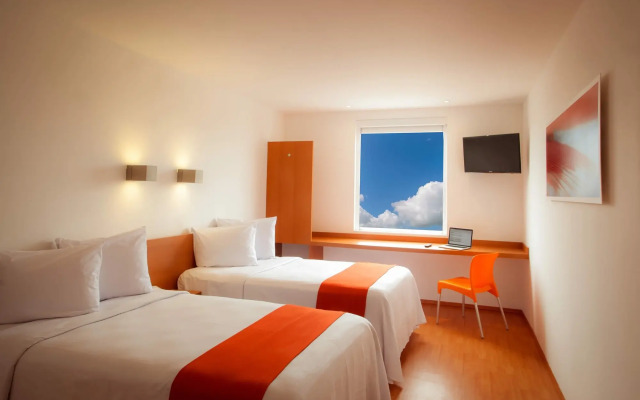 One Monclova Hotel