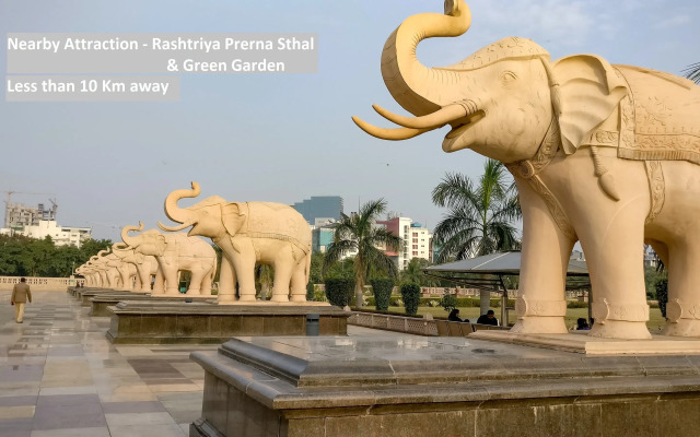 OYO Townhouse 79643 Oyo Townhouse Hotel Merriment Near ISKCON Temple Noida