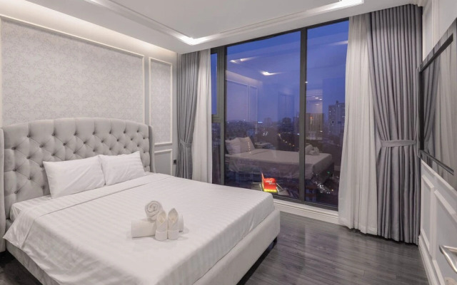 Luxury Apartment at VinHomes Metropolis