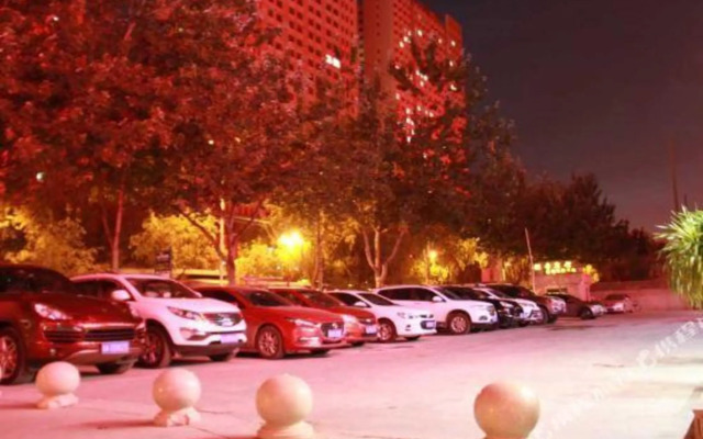 Longqing Business Hotel