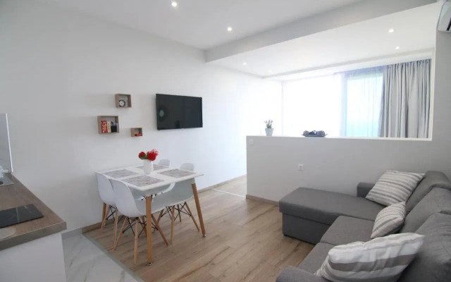 Lakones Deluxe Suites