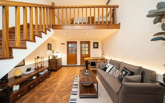 Shanghai Hills& Well-time MCM Family B&B