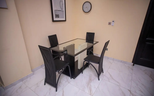 Executive 2-bed Apartment, Santa Maria - Accra