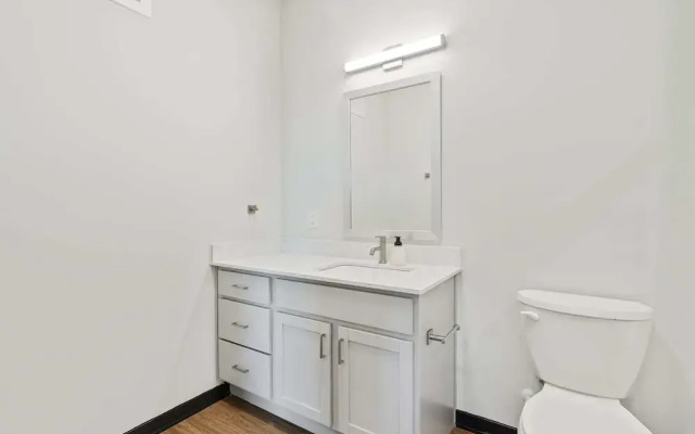 CozySuites on Mass w garage parking 21