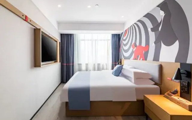 Junyi Chain Hotel (Zhongjing Road, Fengqiao Town, Zhuji)